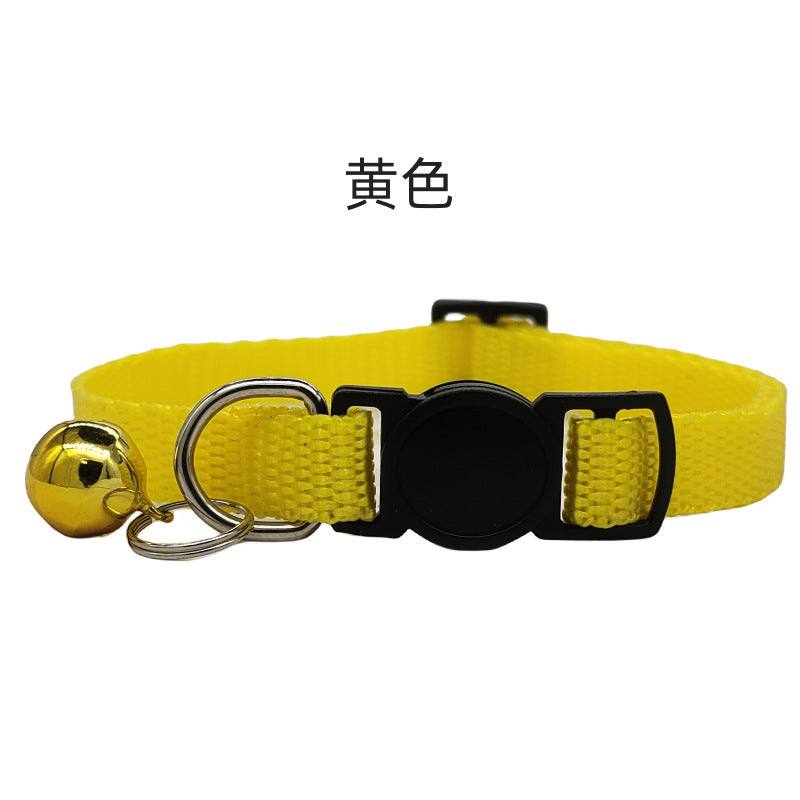 Yellow nylon cat collar with bell, breathable and comfortable for pets.