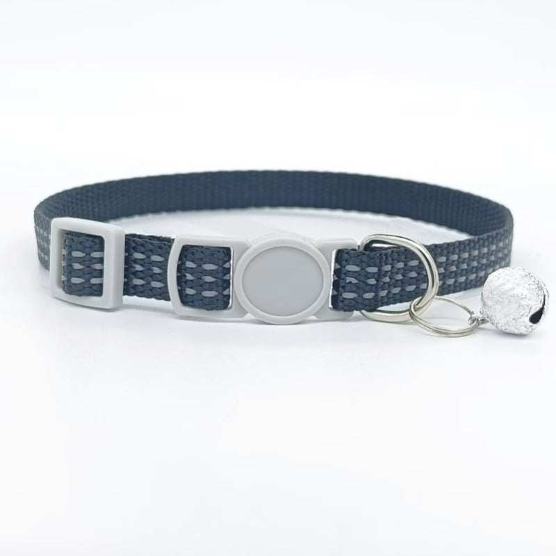 Breathable nylon cat collar in monochrome with bell attachment, suitable for all seasons.